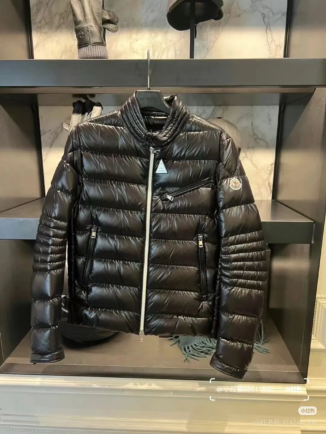 Moncler Caroux Series～ ， . Classic . Series！ ， ，Quality ， ：White logo ， Moncler 。 ： ， , , ,Breathable . ： Blue、Black Size：1-2-3-4-5
